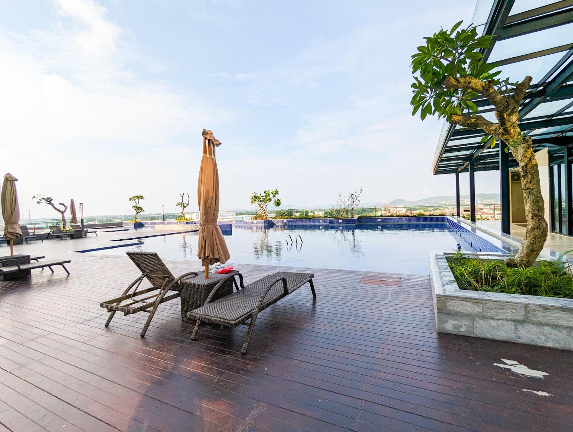 Lovina 1615 At Pollux Meisterstadt Batam Экстерьер фото