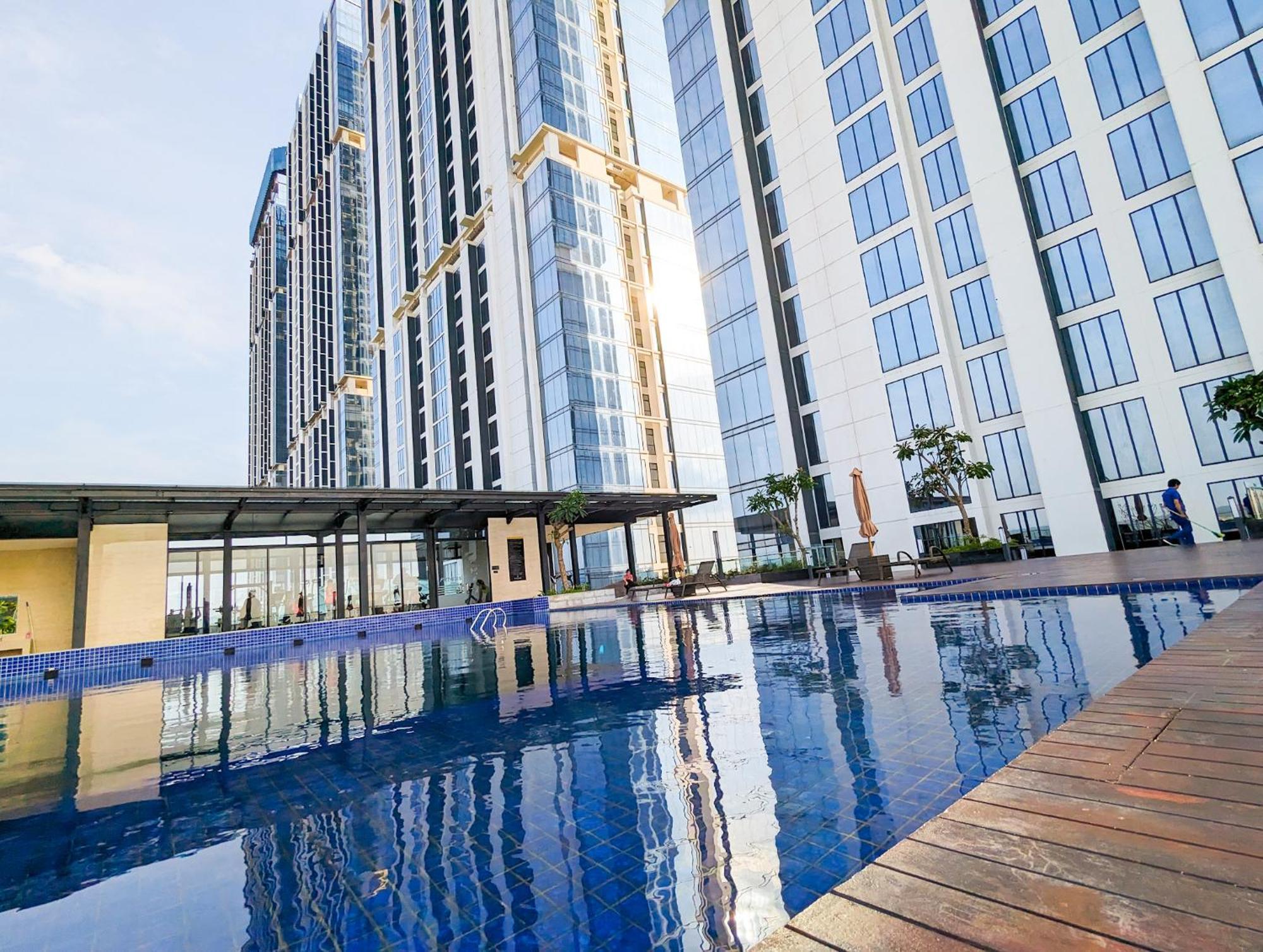 Lovina 1615 At Pollux Meisterstadt Batam Экстерьер фото